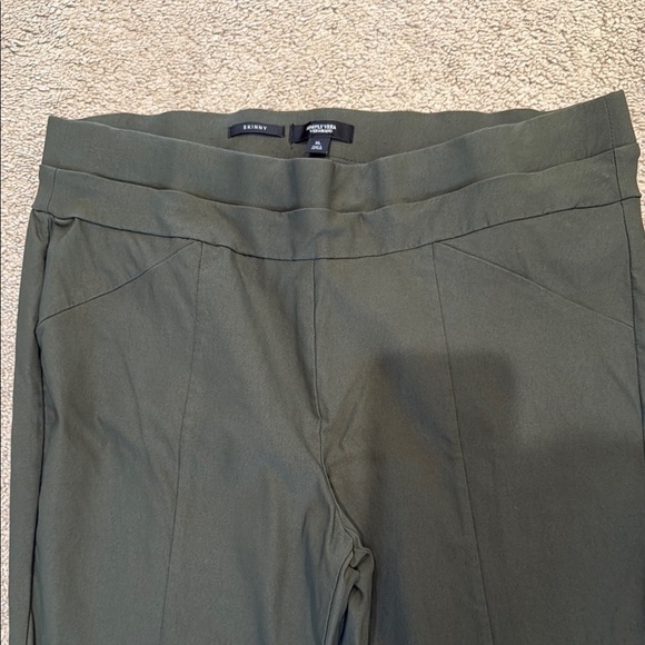 Simply Vera Olive Pants - Picture 3 of 7